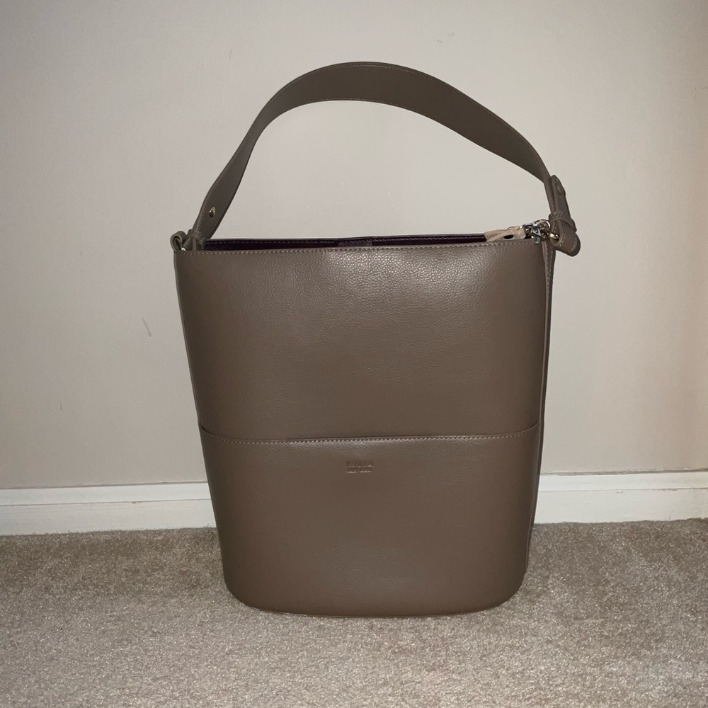 Freja tall tote in taupe - Picture 2 of 14